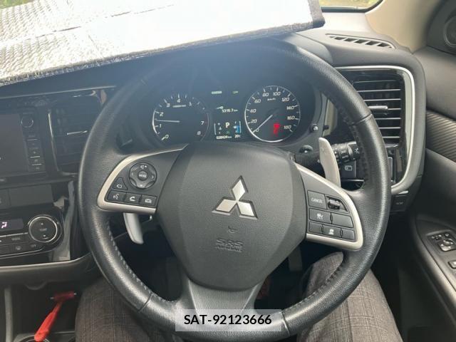 Mitsubishi OUTLANDER 2013-01 1326536-12