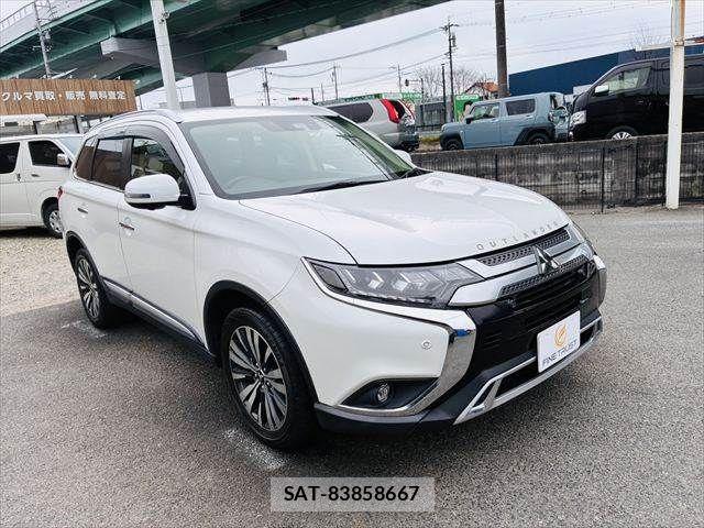 Mitsubishi OUTLANDER 2018-08 4598910-16