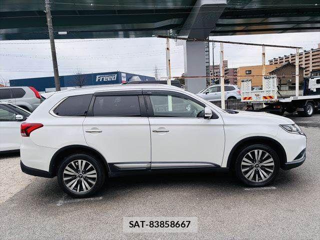 Mitsubishi OUTLANDER 2018-08 4598910-17
