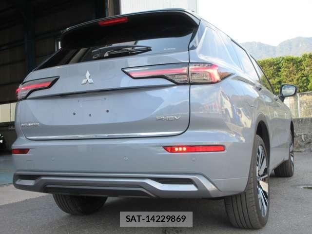 Mitsubishi OUTLANDER 2024-01 6673074-18