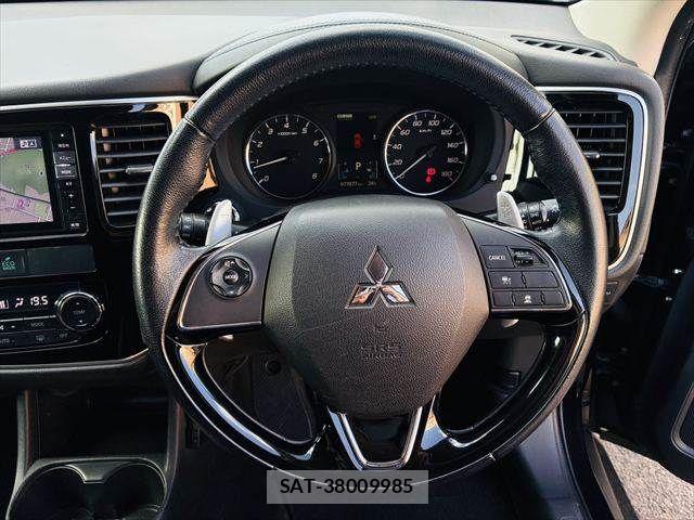 Mitsubishi OUTLANDER 2015-07 6673075-12