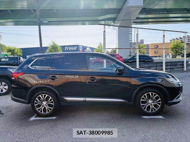 Mitsubishi OUTLANDER 2015-07 6673075-18