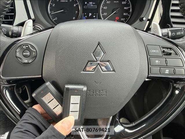 Mitsubishi OUTLANDER 2018-10 7223354-17