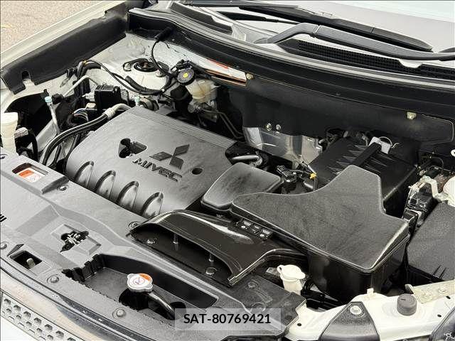 Mitsubishi OUTLANDER 2018-10 7223354-19