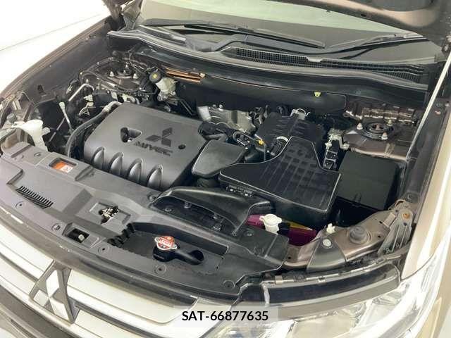 Mitsubishi OUTLANDER 2015-07 7456666-11