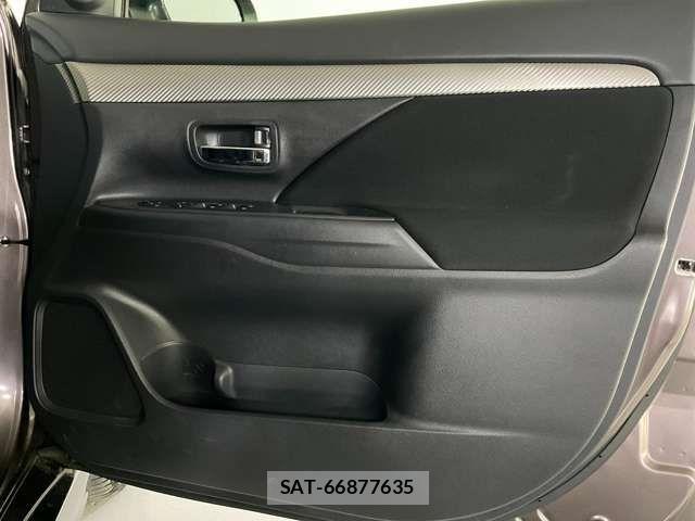 Mitsubishi OUTLANDER 2015-07 7456666-13