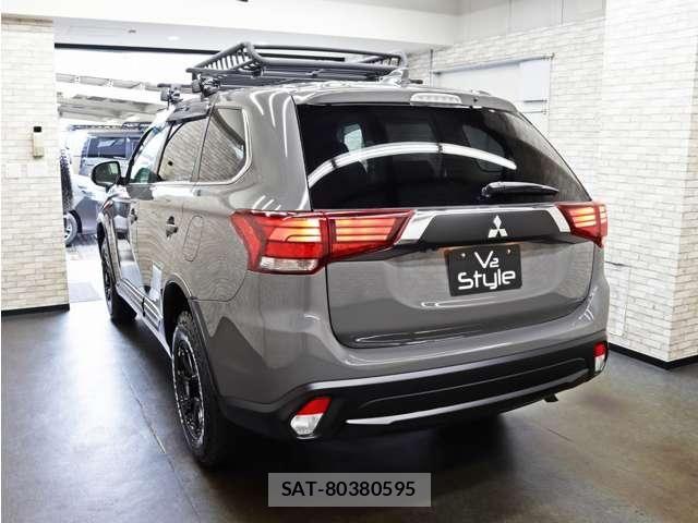 Mitsubishi OUTLANDER 2017-06 7619090-14