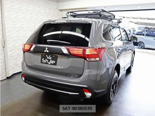 Mitsubishi OUTLANDER 2017-06 7619090-16