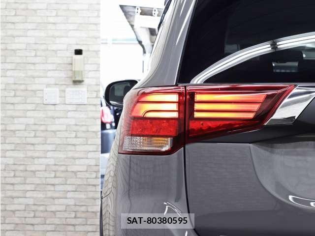 Mitsubishi OUTLANDER 2017-06 7619090-17