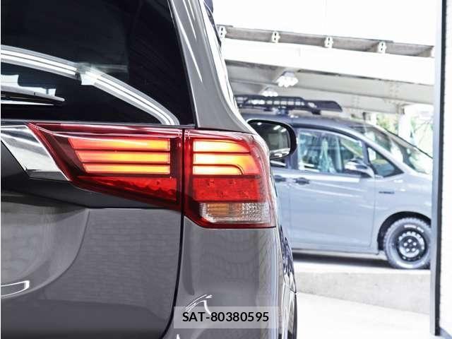 Mitsubishi OUTLANDER 2017-06 7619090-18