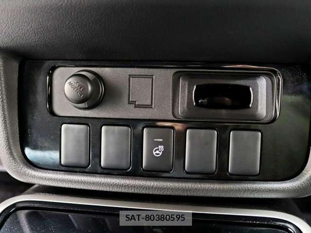 Mitsubishi OUTLANDER 2017-06 7619090-27