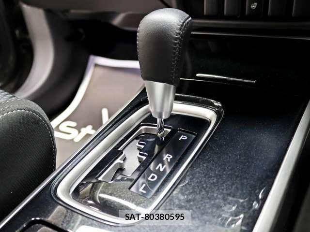 Mitsubishi OUTLANDER 2017-06 7619090-28