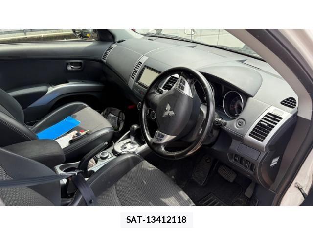 Mitsubishi OUTLANDER 2011-08 7726979-10