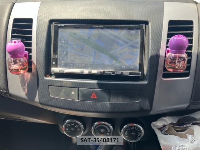 Mitsubishi OUTLANDER 2010-08 7726982-15