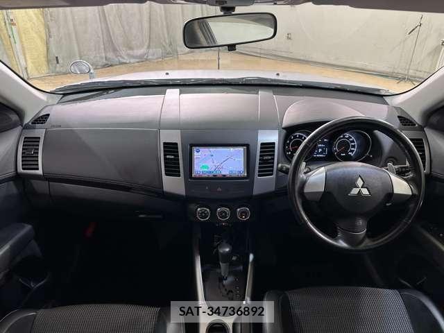 Mitsubishi OUTLANDER 2010-06 7788065-15