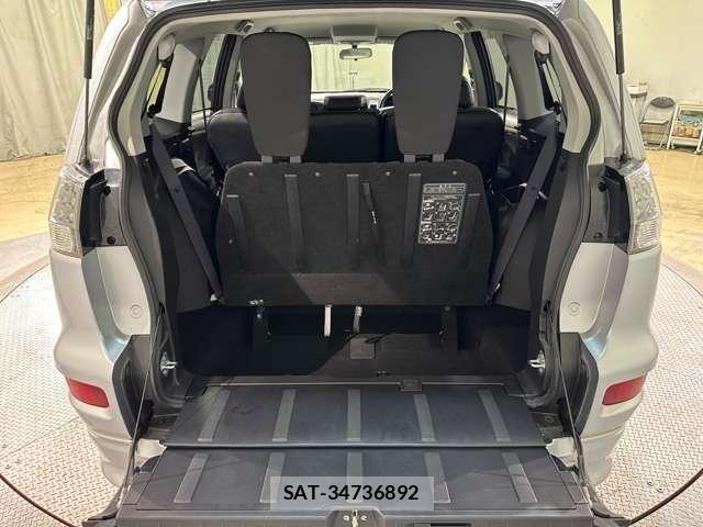 Mitsubishi OUTLANDER 2010-06 7788065-28