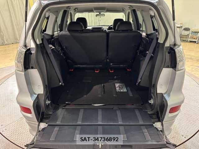 Mitsubishi OUTLANDER 2010-06 7788065-29