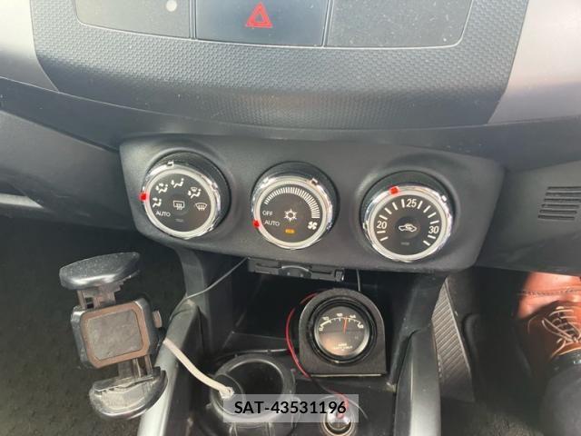 Mitsubishi OUTLANDER 2011-06 7878682-14