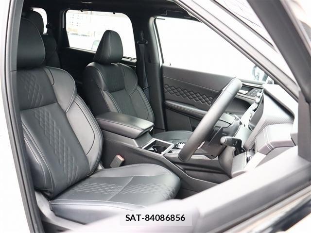 Mitsubishi OUTLANDER 2024-05 8037519-12