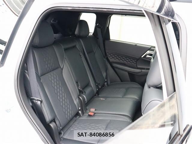 Mitsubishi OUTLANDER 2024-05 8037519-13
