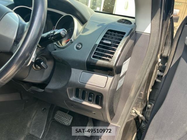 Mitsubishi OUTLANDER 2008-03 8131816-9