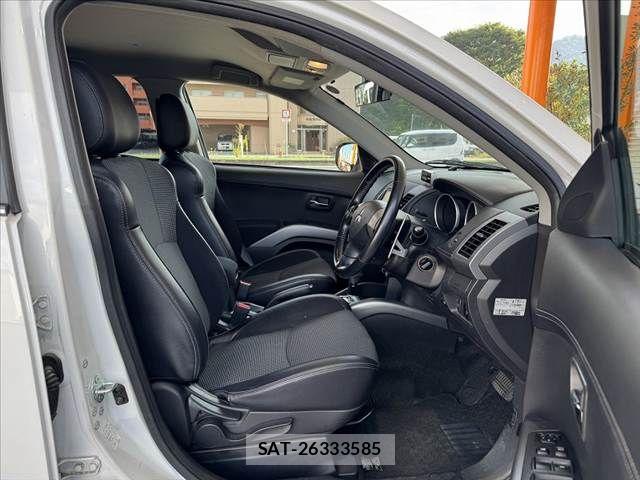 Mitsubishi OUTLANDER 2010-06 8209451-15