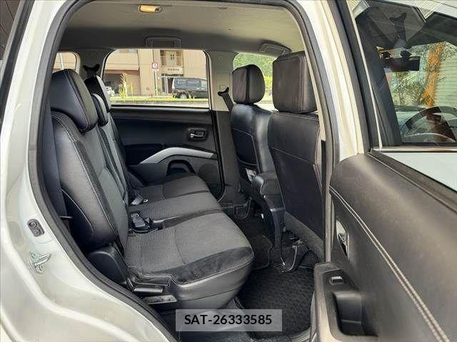 Mitsubishi OUTLANDER 2010-06 8209451-16