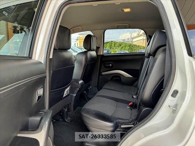 Mitsubishi OUTLANDER 2010-06 8209451-18
