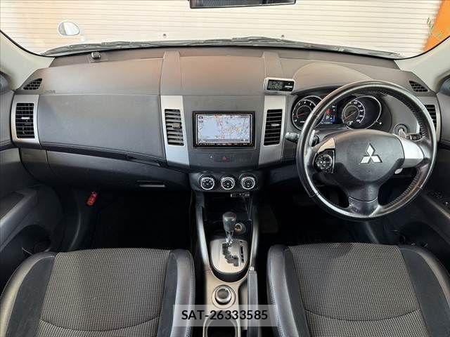 Mitsubishi OUTLANDER 2010-06 8209451-1