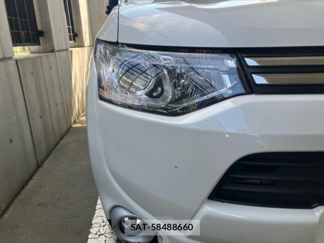 Mitsubishi OUTLANDER 2013-03 8246285-9