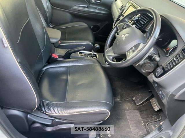 Mitsubishi OUTLANDER 2013-03 8246285-13