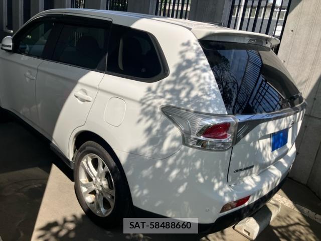 Mitsubishi OUTLANDER 2013-03 8246285-2