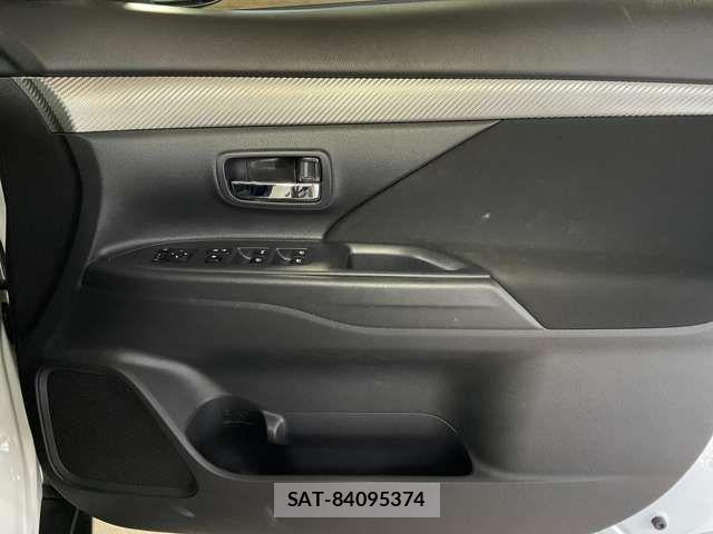 Mitsubishi OUTLANDER 2017-07 8246283-13