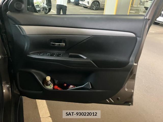 Mitsubishi OUTLANDER 2017-09 8355299-13