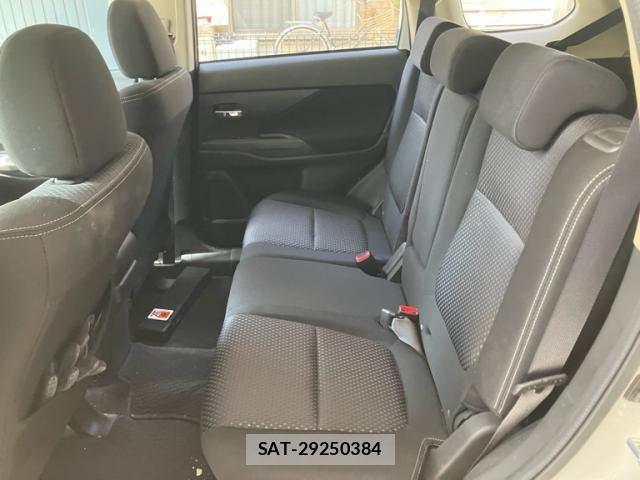Mitsubishi OUTLANDER 2015-08 8368030-9