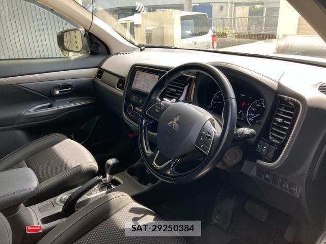 Mitsubishi OUTLANDER 2015-08 8368030-10