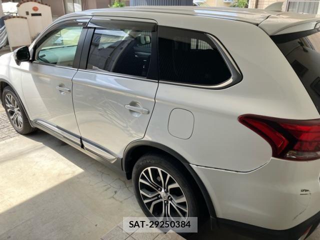 Mitsubishi OUTLANDER 2015-08 8368030-3