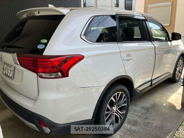Mitsubishi OUTLANDER 2015-08 8368030-4