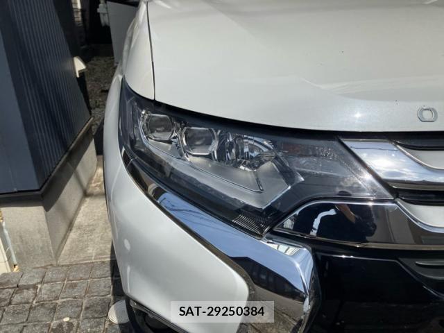 Mitsubishi OUTLANDER 2015-08 8368030-5