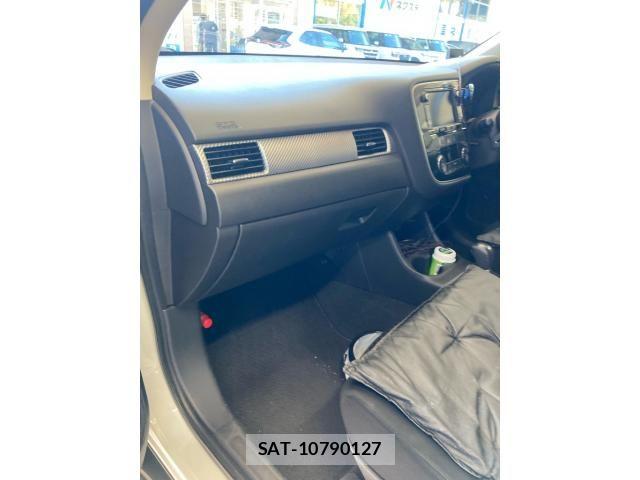 Mitsubishi OUTLANDER 2013-10 8372021-15