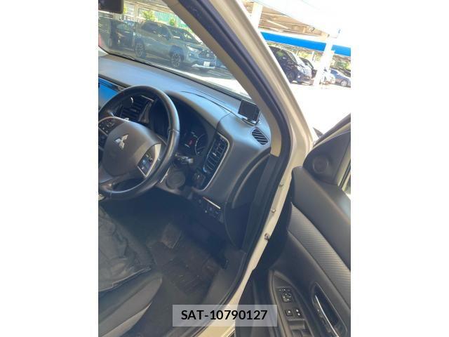 Mitsubishi OUTLANDER 2013-10 8372021-24