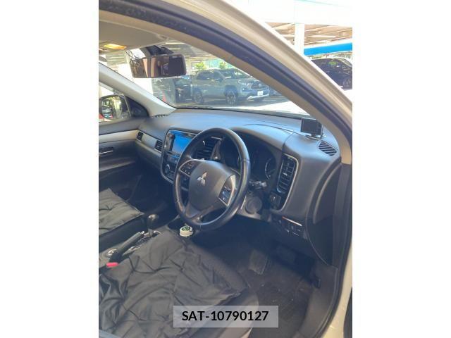Mitsubishi OUTLANDER 2013-10 8372021-7