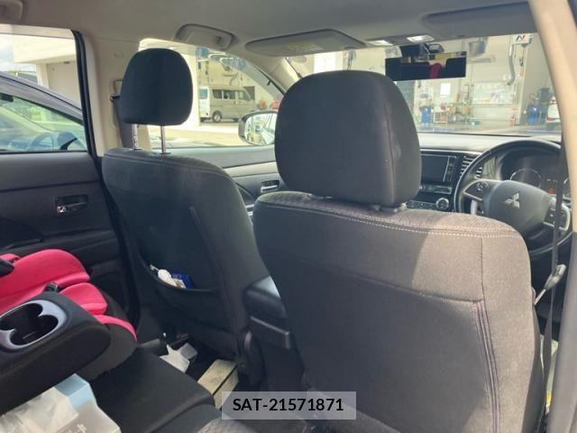 Mitsubishi OUTLANDER 2014-03 8414258-10