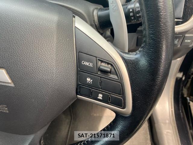 Mitsubishi OUTLANDER 2014-03 8414258-15