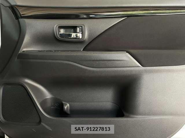 Mitsubishi OUTLANDER 2018-09 8526491-13