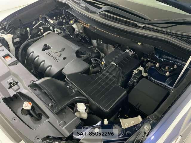 Mitsubishi OUTLANDER 2017-07 8563124-11