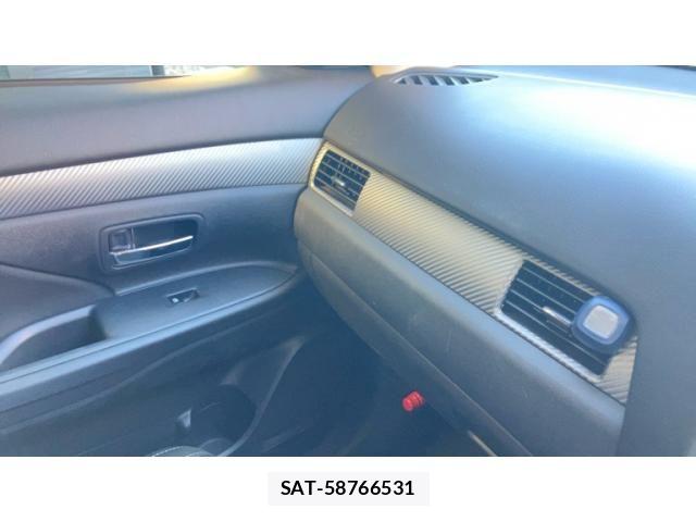 Mitsubishi OUTLANDER 2016-10 8563125-29