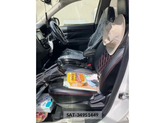Mitsubishi OUTLANDER 2018-08 8745090-13