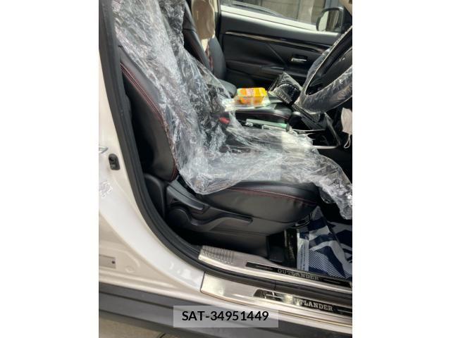 Mitsubishi OUTLANDER 2018-08 8745090-16