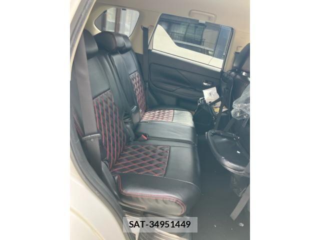Mitsubishi OUTLANDER 2018-08 8745090-17